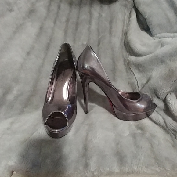 Shoes - Picture 2 of 4